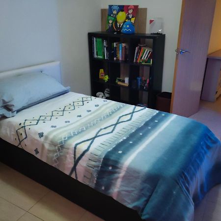 Habitacion Amplia Y Comoda Reus Bagian luar foto
